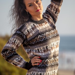 Unisex Alpaca sweater Llama figures, Round neck Alpaca sweater, Alpaca wool pullover sweater, Llama Sweater, Boho Sweater, Ethnic